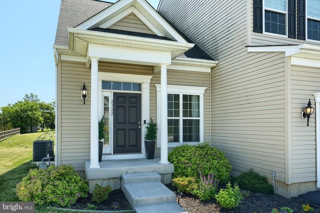 2322 WATER GARDEN DR, Hanover, PA 17331