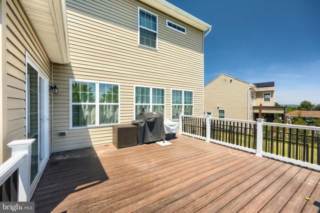 2322 WATER GARDEN DR, Hanover, PA 17331