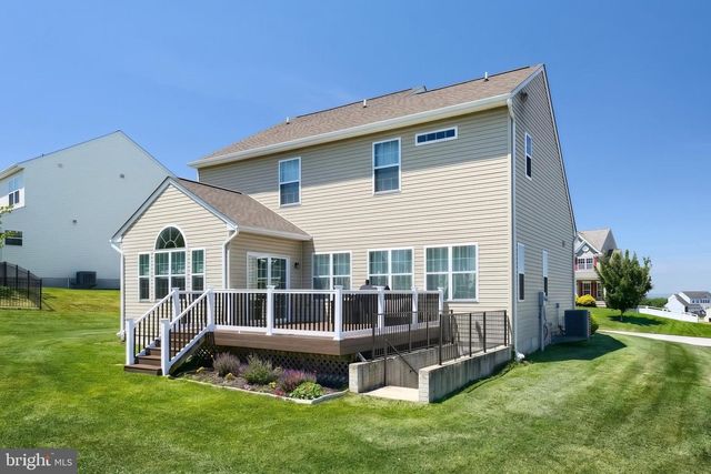 2322 WATER GARDEN DR, Hanover, PA 17331