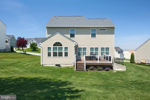 2322 WATER GARDEN DR, Hanover, PA 17331