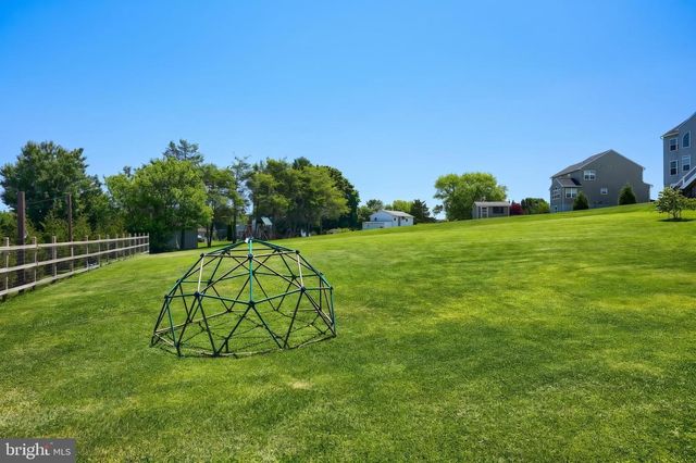 2322 WATER GARDEN DR, Hanover, PA 17331