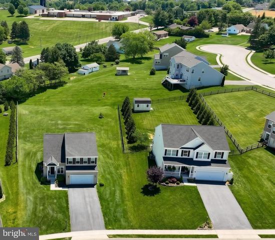 2322 WATER GARDEN DR, Hanover, PA 17331
