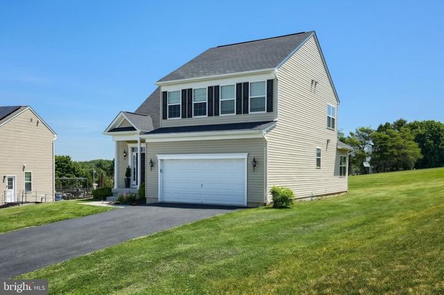 2322 WATER GARDEN DR, Hanover, PA 17331