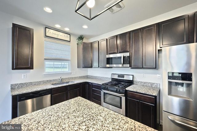 2322 WATER GARDEN DR, Hanover, PA 17331