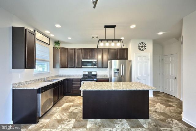 2322 WATER GARDEN DR, Hanover, PA 17331