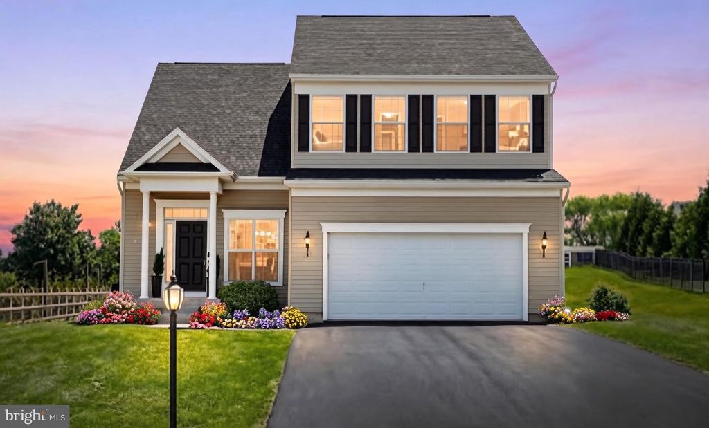 2322 WATER GARDEN DR, Hanover, PA 17331