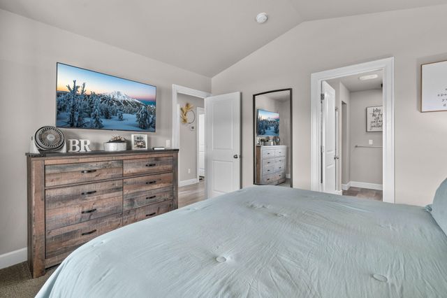 1685 NE 3rd Court, Redmond, OR 97756