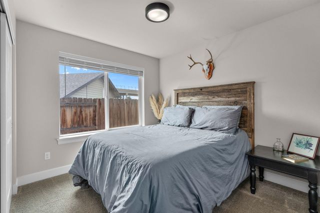 1685 NE 3rd Court, Redmond, OR 97756