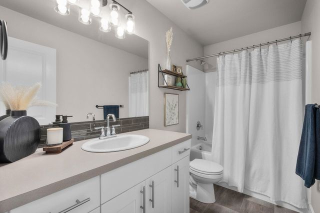 1685 NE 3rd Court, Redmond, OR 97756