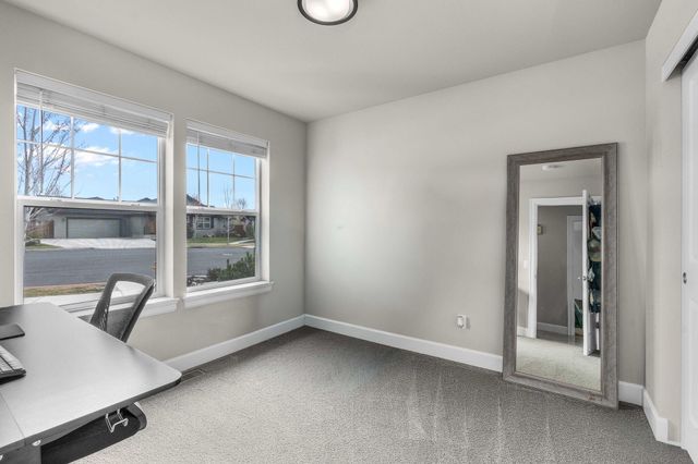 1685 NE 3rd Court, Redmond, OR 97756