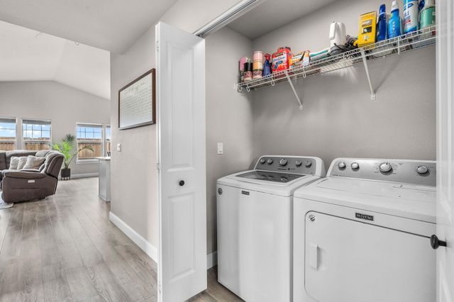 1685 NE 3rd Court, Redmond, OR 97756