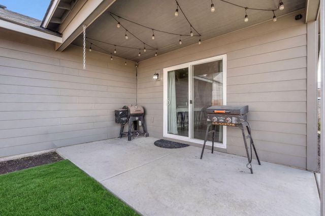 1685 NE 3rd Court, Redmond, OR 97756