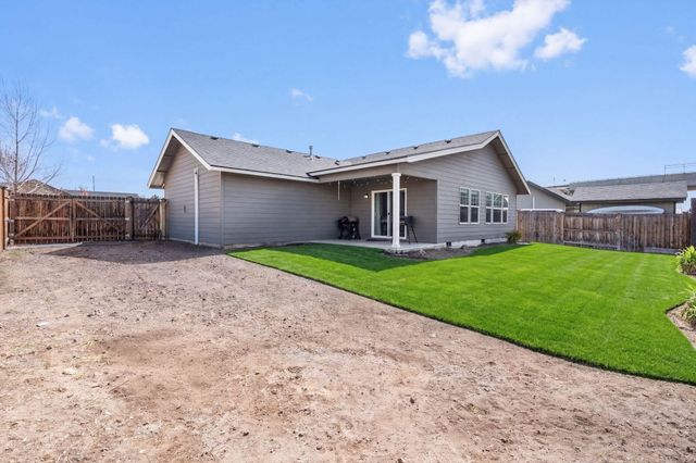 1685 NE 3rd Court, Redmond, OR 97756