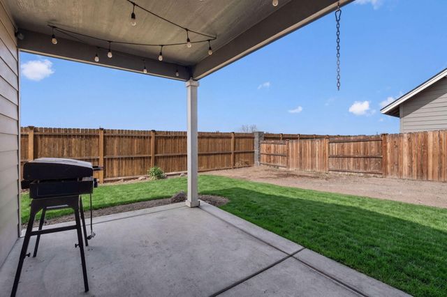 1685 NE 3rd Court, Redmond, OR 97756