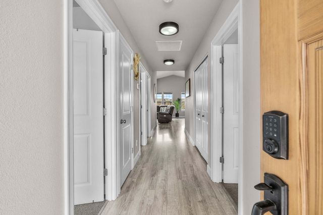 1685 NE 3rd Court, Redmond, OR 97756