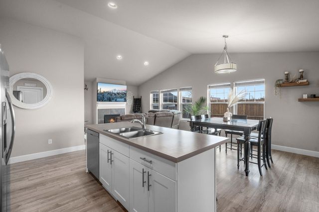 1685 NE 3rd Court, Redmond, OR 97756