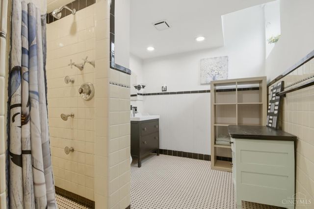 1616 State Avenue, Cincinnati, OH 45204