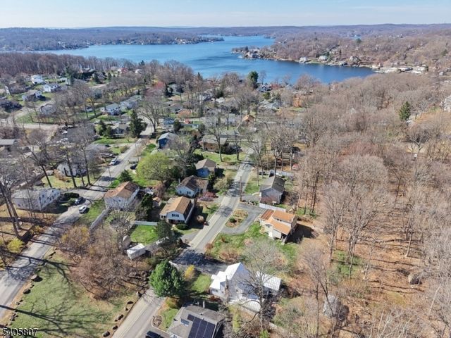 15 Parker Rd, Roxbury Twp., NJ 07856