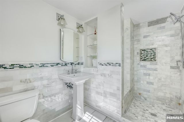 39 Hollis Drive, Ho-ho-kus, NJ 07423