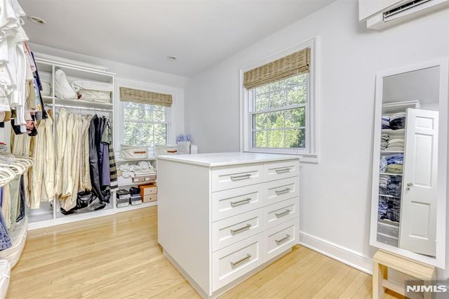 39 Hollis Drive, Ho-ho-kus, NJ 07423
