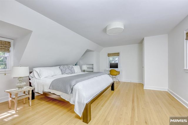 39 Hollis Drive, Ho-ho-kus, NJ 07423