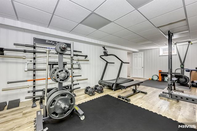 39 Hollis Drive, Ho-ho-kus, NJ 07423