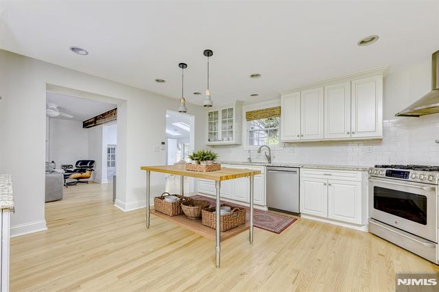 39 Hollis Drive, Ho-ho-kus, NJ 07423