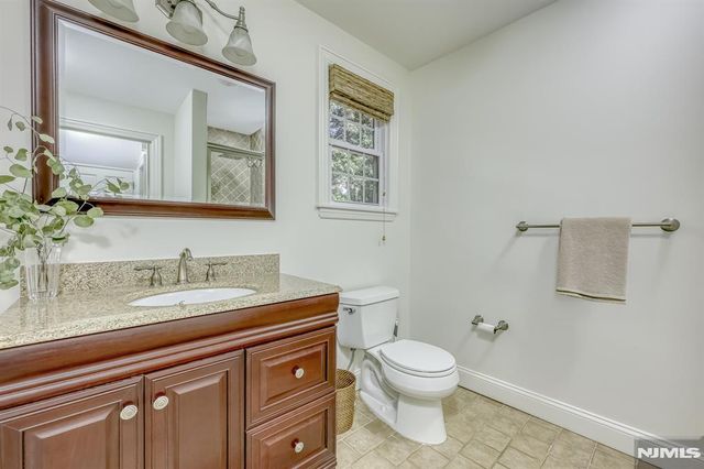 39 Hollis Drive, Ho-ho-kus, NJ 07423
