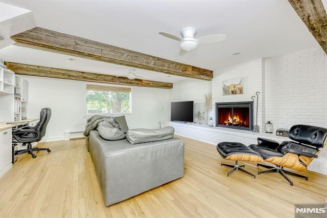 39 Hollis Drive, Ho-ho-kus, NJ 07423