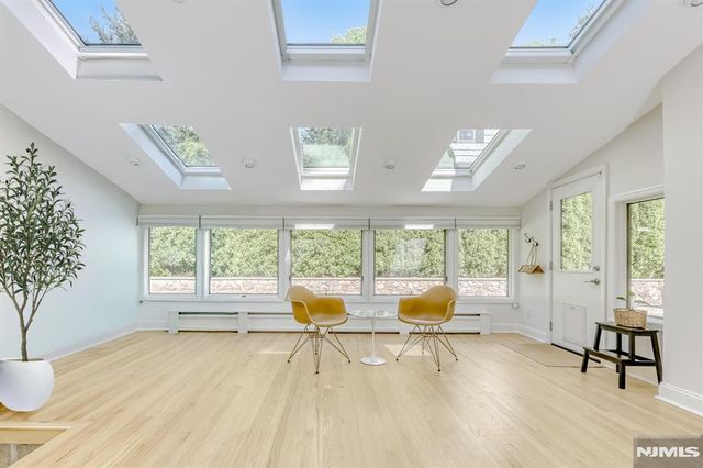 39 Hollis Drive, Ho-ho-kus, NJ 07423
