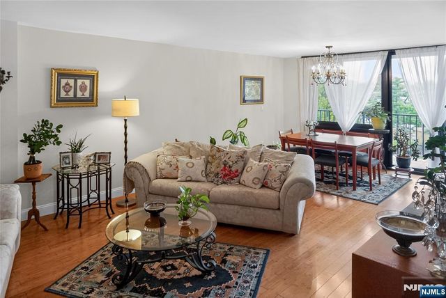 200 Winston Drive 317, Cliffside Park, NJ 07010