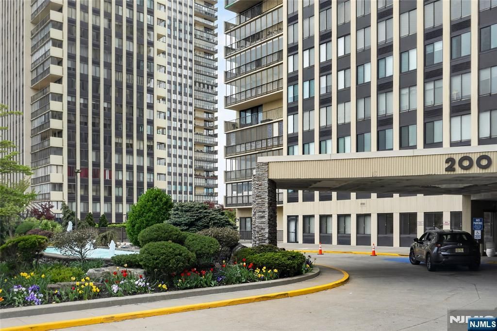 200 Winston Drive 317, Cliffside Park, NJ 07010