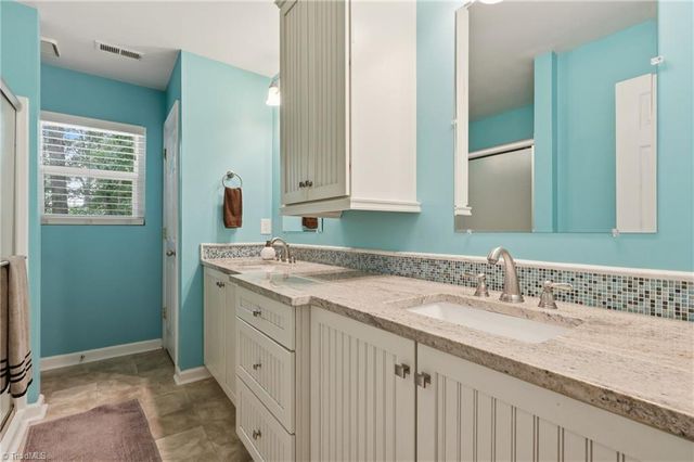125 Fennell Drive, Kernersville, NC 27284