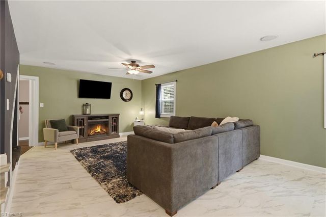 125 Fennell Drive, Kernersville, NC 27284