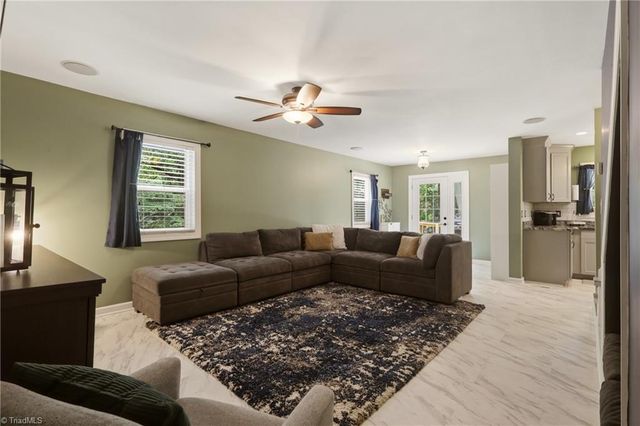 125 Fennell Drive, Kernersville, NC 27284