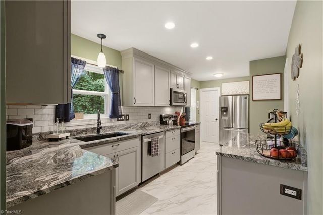125 Fennell Drive, Kernersville, NC 27284