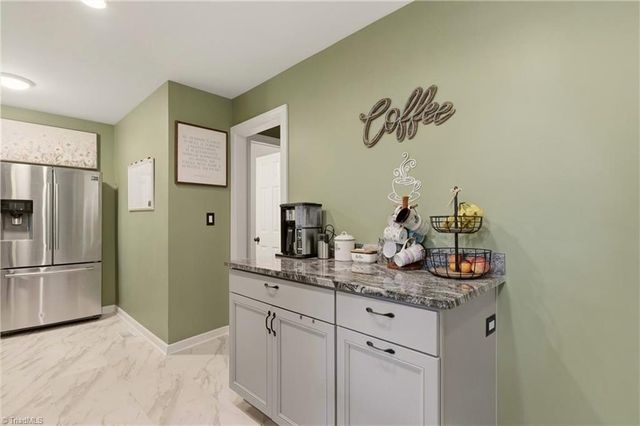 125 Fennell Drive, Kernersville, NC 27284