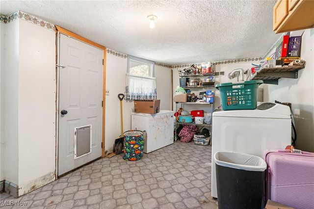 1046 W Ohio Avenue, Sebring, OH 44672