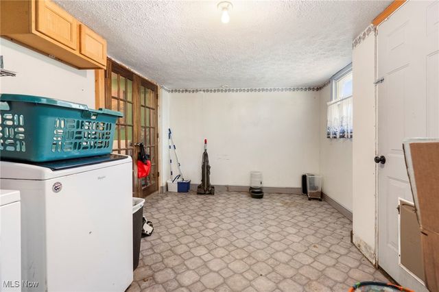 1046 W Ohio Avenue, Sebring, OH 44672