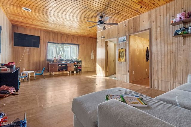 1046 W Ohio Avenue, Sebring, OH 44672