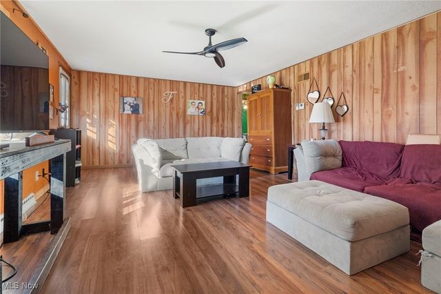 1046 W Ohio Avenue, Sebring, OH 44672