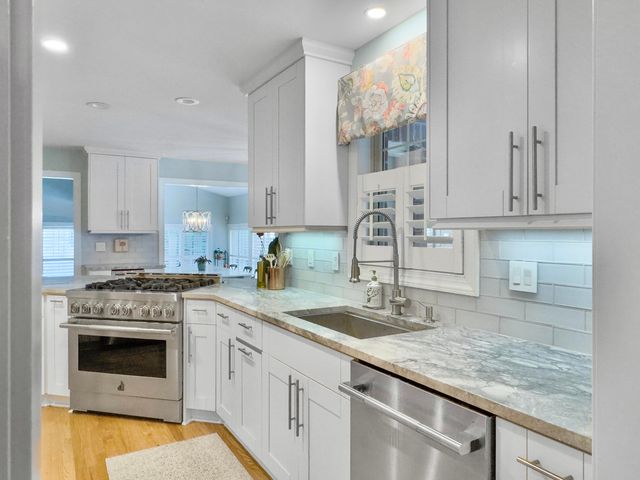 102 Castle Harbor Drive, Summerville, SC 29483