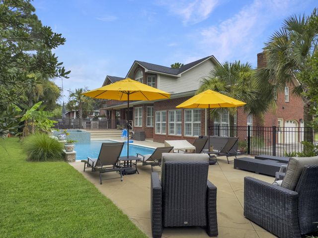 102 Castle Harbor Drive, Summerville, SC 29483