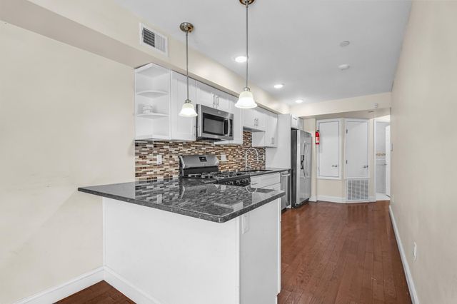 1804 E HUNTINGDON ST, Philadelphia, PA 19125