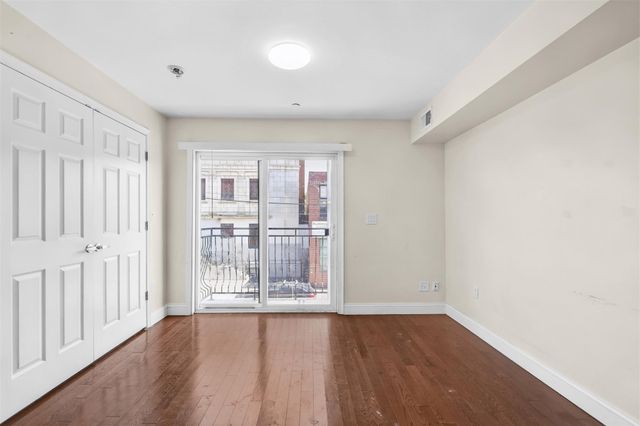 1804 E HUNTINGDON ST, Philadelphia, PA 19125