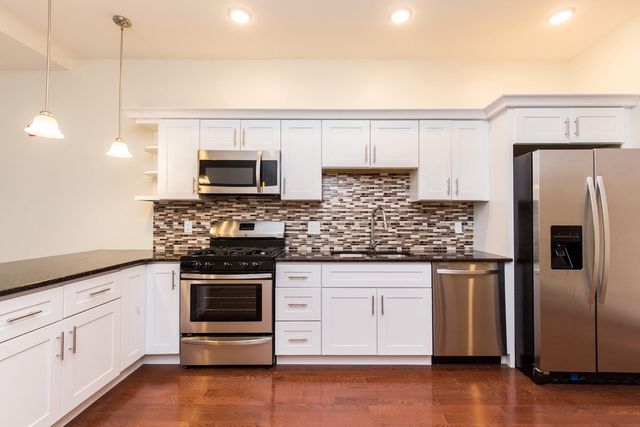 1804 E HUNTINGDON ST, Philadelphia, PA 19125