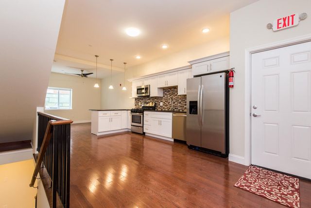 1804 E HUNTINGDON ST, Philadelphia, PA 19125