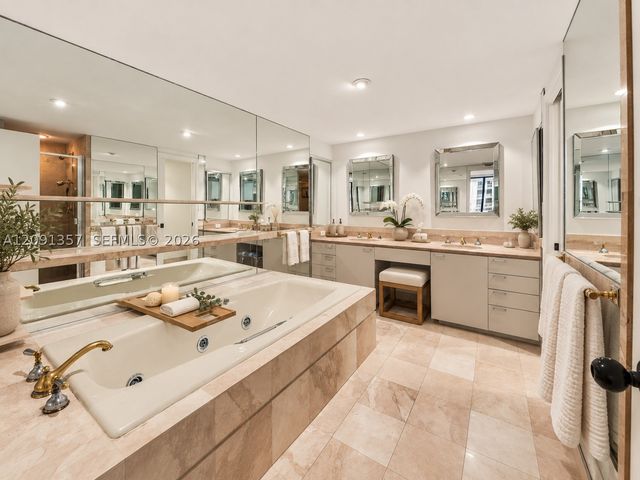 2 Grove Isle Dr B609, Miami, FL 33133