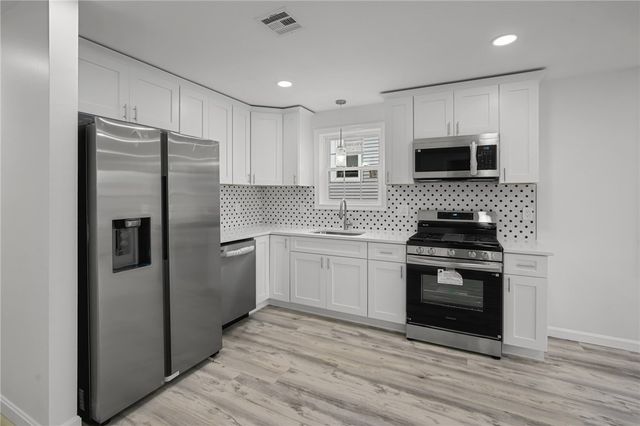 000 Camden Avenue, Providence, RI 02908
