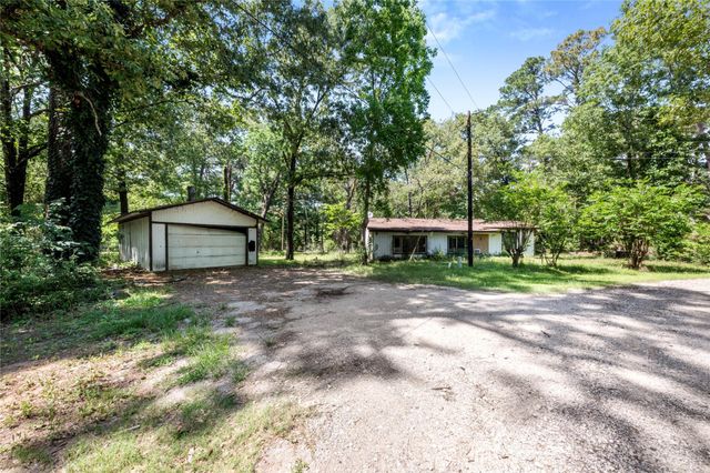 152 Lions Circle, Onalaska, TX 77360